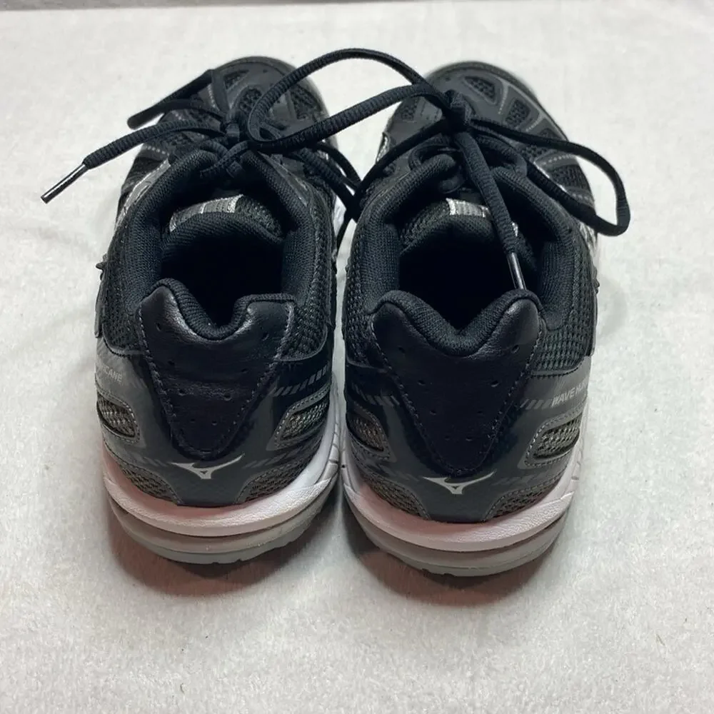 Mizuno black and silver tennis shoes size 9